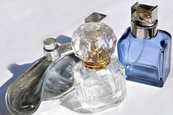 در چه شرایطی عطر و ادکلن میتواند باعث تنش در رابطه شود؟