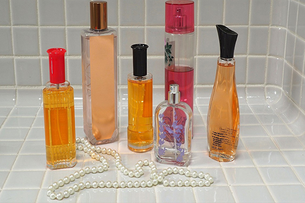نکات مهم درباره تاریخ مصرف عطر