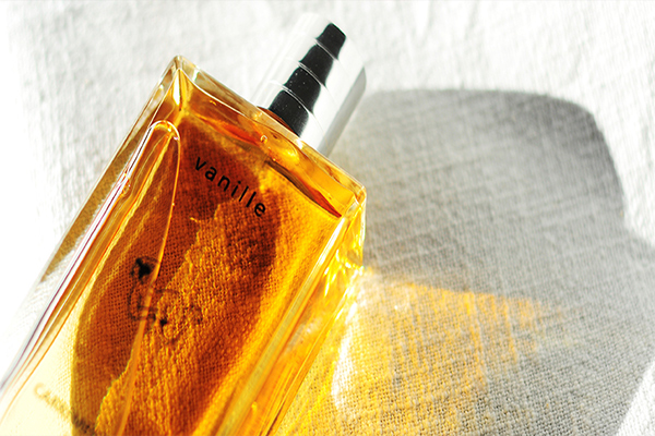 آیا استفاده از عطر تاریخ‌گذشته خطرناک است؟